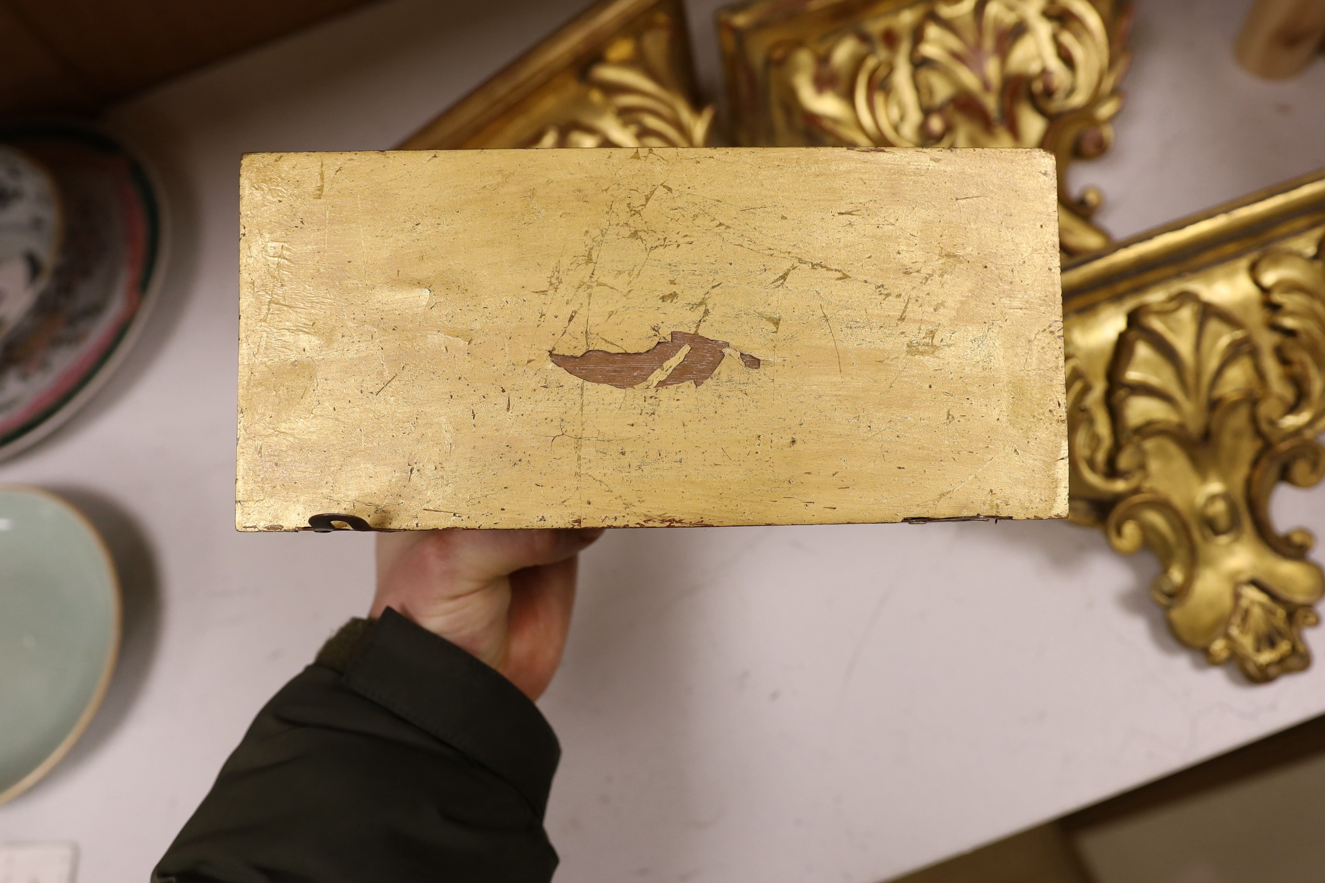 A set of four gilt wood wall brackets, 18.5cm tall x 24cm wide